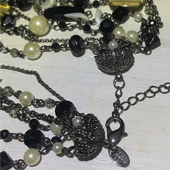 Lia Sophia “Vixen” Necklace - Picture 3 of 3